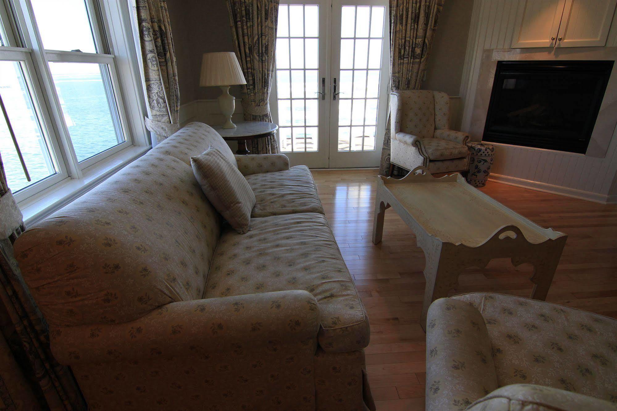 Anchor Inn Beach House โพรวินซ์ทาวน์ ภายนอก รูปภาพ