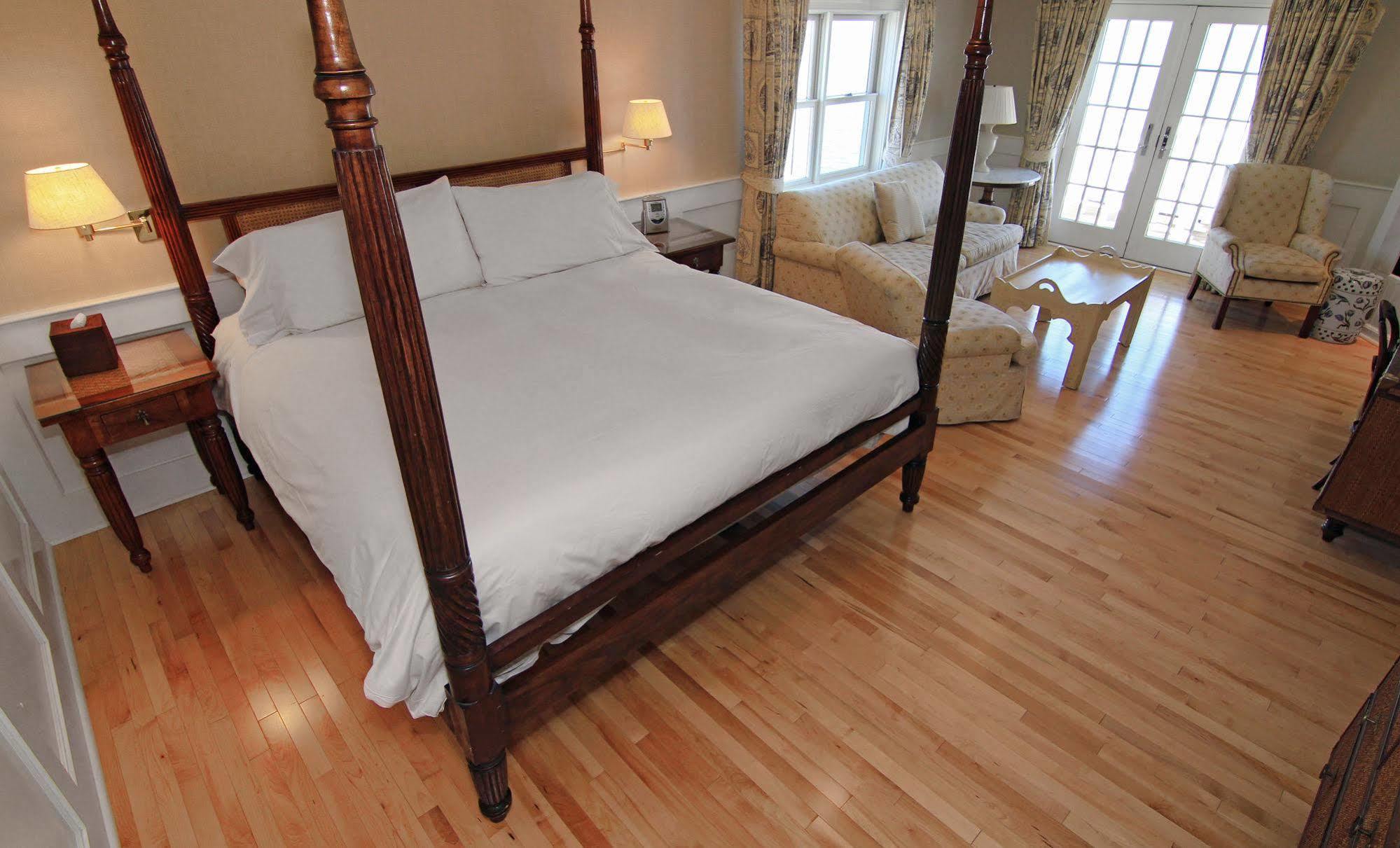 Anchor Inn Beach House โพรวินซ์ทาวน์ ภายนอก รูปภาพ