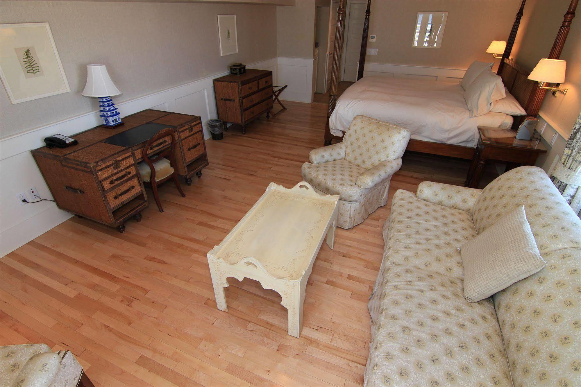 Anchor Inn Beach House โพรวินซ์ทาวน์ ภายนอก รูปภาพ